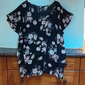Torrid Flouncy Sleeved Blouse...Size 4X...EUC